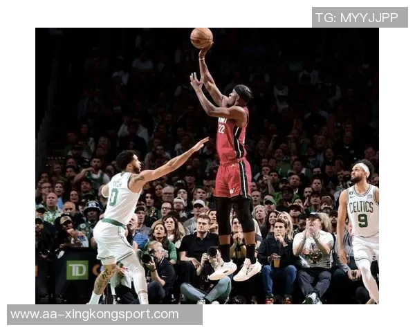 克洛尼首节表现惊艳4投3中砍下12分2篮板引领球队攻势